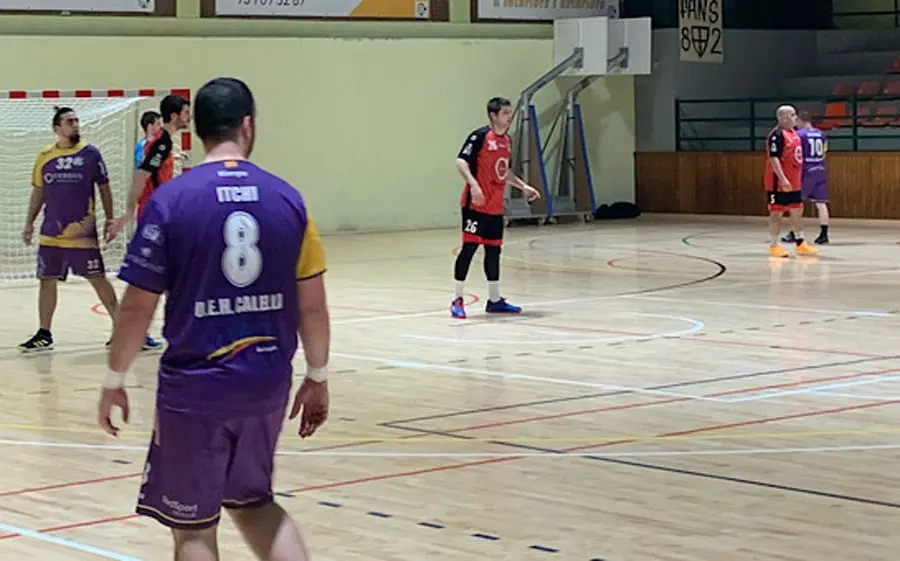 Imatge de'un partit anterior entre Calella i Coope a la pista maresmenca