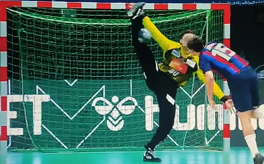 Nikola Portner ha estat el protagonista aturant aquest penal a l'últim minut de la pròrroga a Hamous Wanne