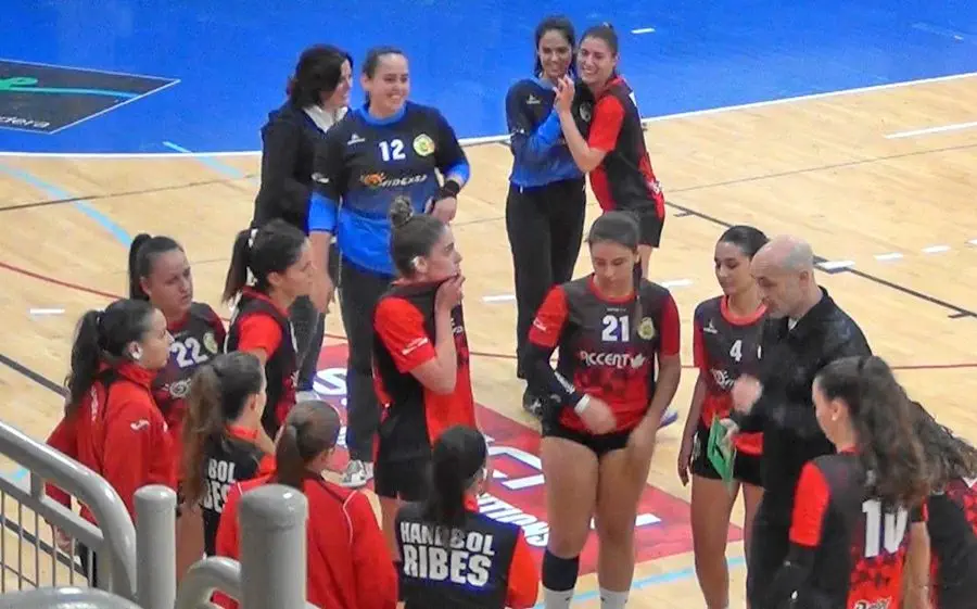 L'Handbol Ribes passa a liderar el grup A