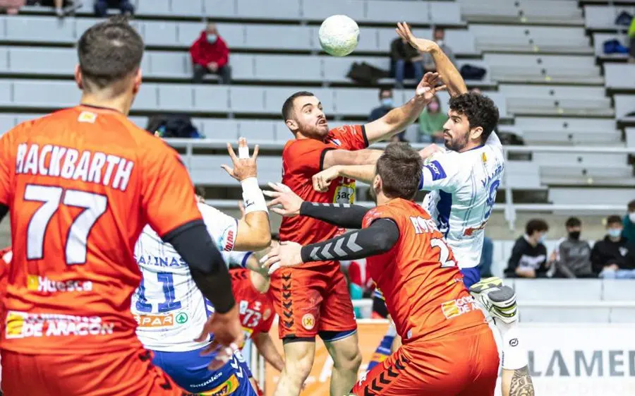 Pol Valera en el partit de la temporada passada a Osca