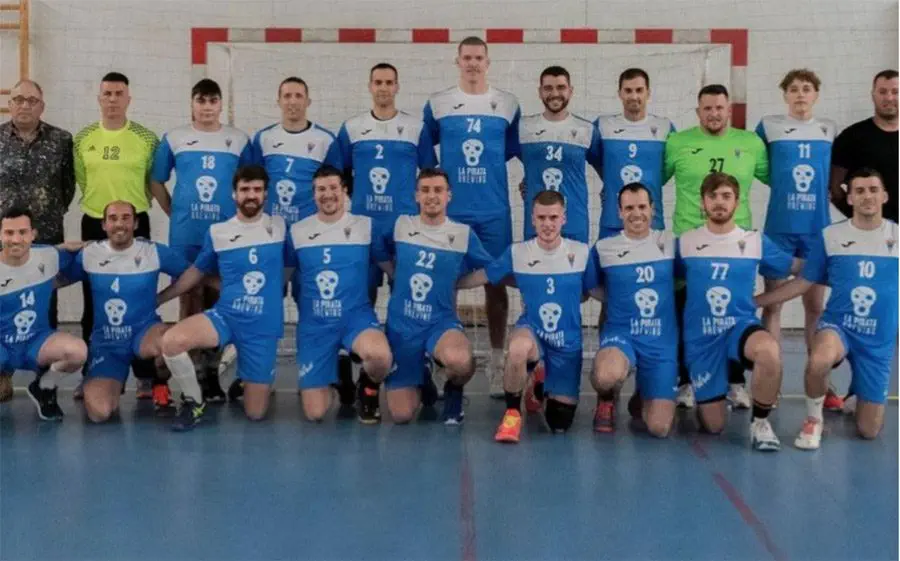 L'Handbol Súria (foto de l'ascens de la temporada passada) és l'única novetat en la zona alta