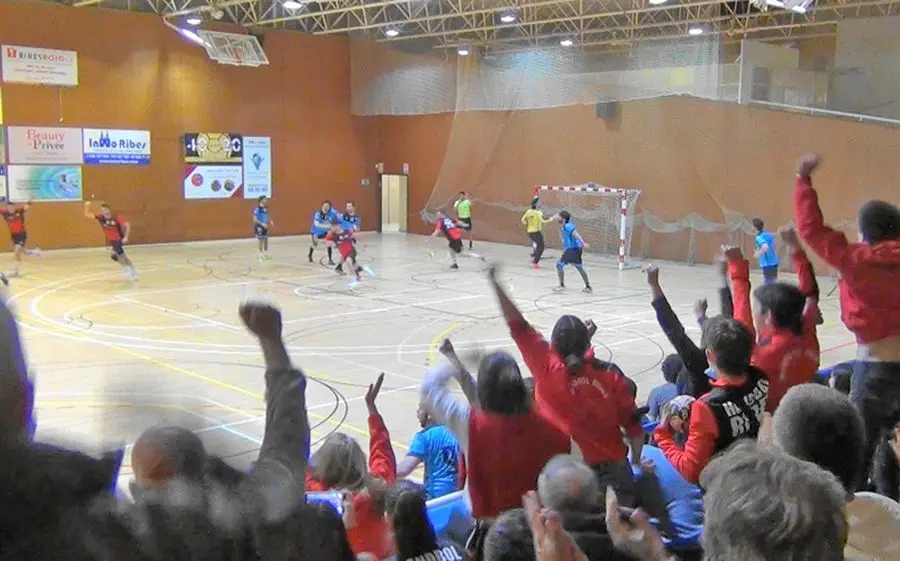 Imatge d'un partit del primer equip al pavelló ribetà