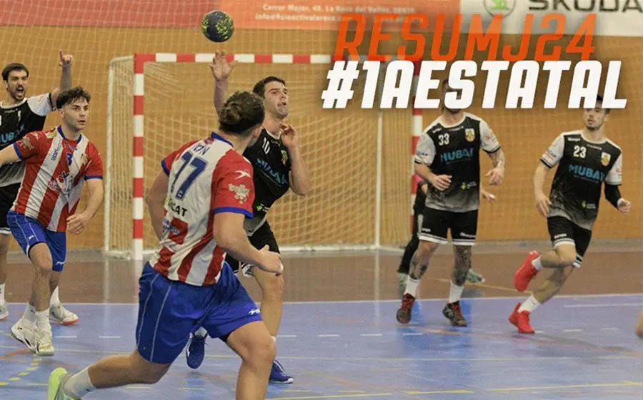 Marc Ferré en el moment de marcar el gol del triomf per al BM La Roca