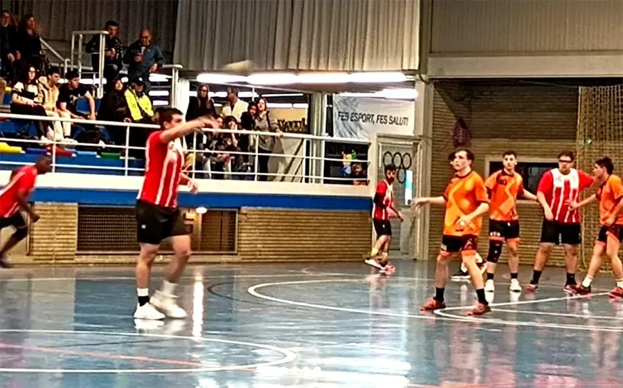 El Montgrí va entrar pels pèls i comença rebent el líder
