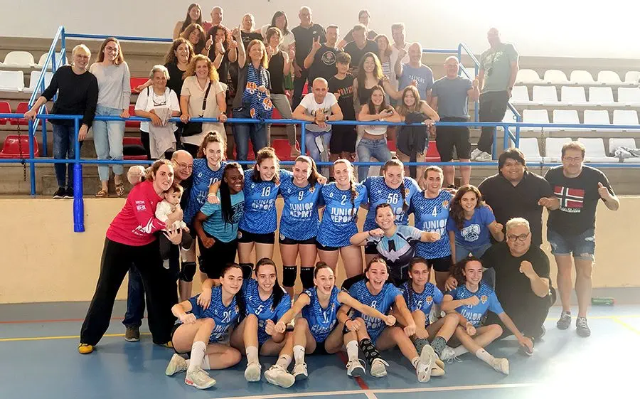 L'equip llavanerenc després d'aconseguir el títol
