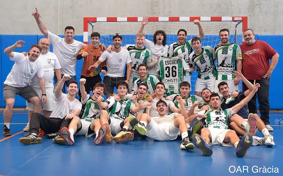 L'equip de l'OAR Gràcia Athletic després d'aconseguir el títol