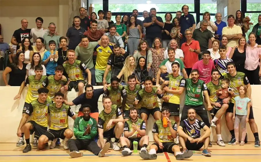 El Fornells, líder del grup A, amb la seva afició