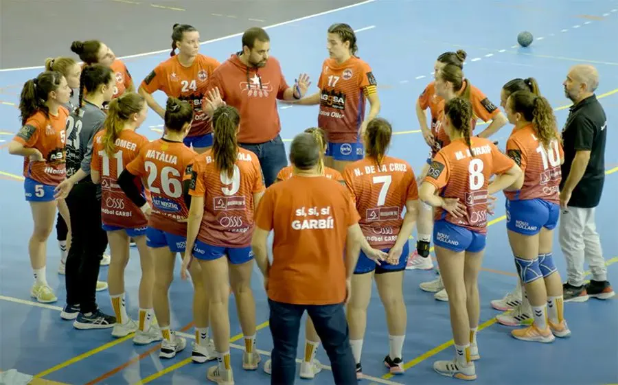 L'equip del Garbí en un temps mort a La Roca