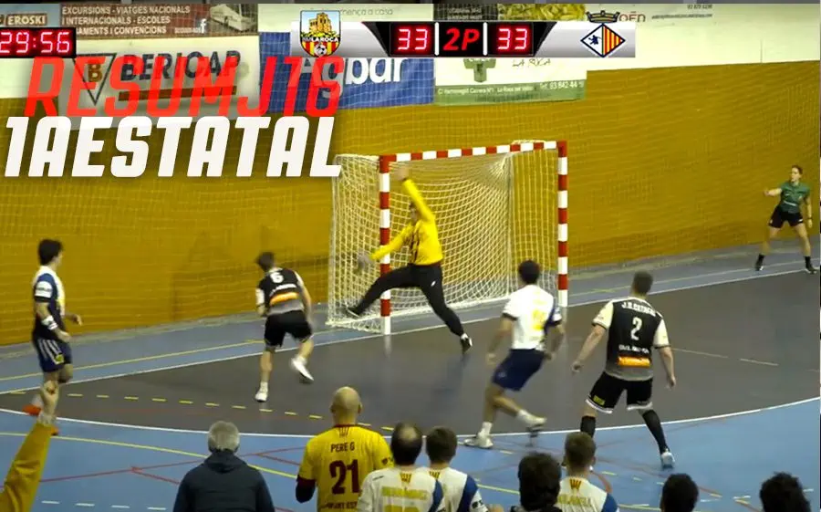 Óscar Martínez evitant el gol del triomf local