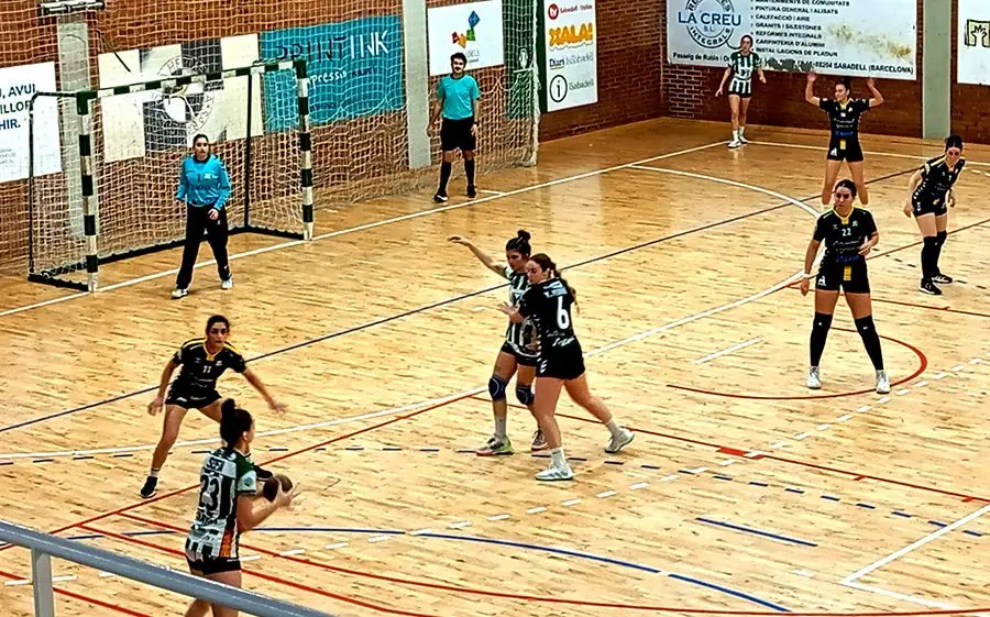 L'Amposta va mostrar una bona defensa al pavelló de l'OAR