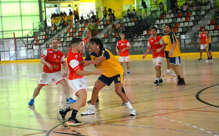 El partit de la jornada és al Poliesportiu de La Llana a Rubí (imatge del Maristes Rubí - Tortosa)