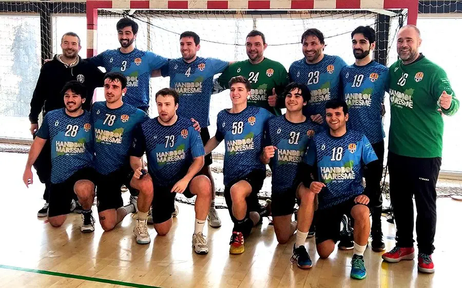 L'equip del Llavaneres després de guanyar a Sant Just