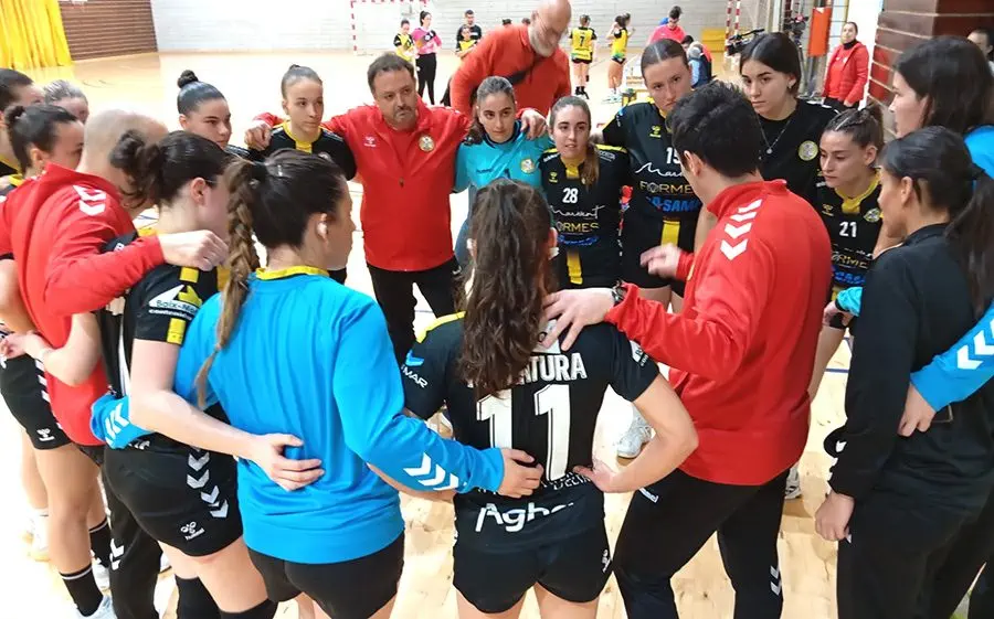 L'Handbol Amposta va superar dificultats per sumar dos punts més