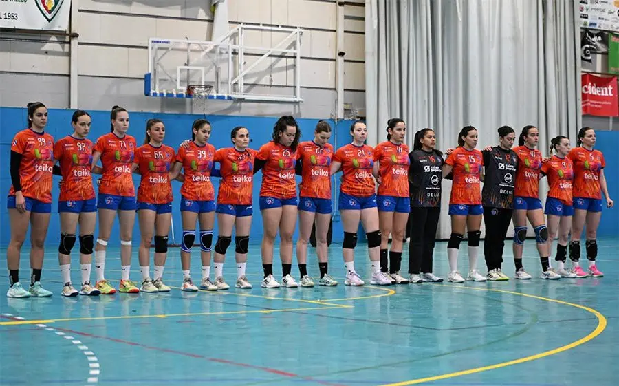 El Mislata abans de començar el partit a Sant Quirze, on es van exhibir