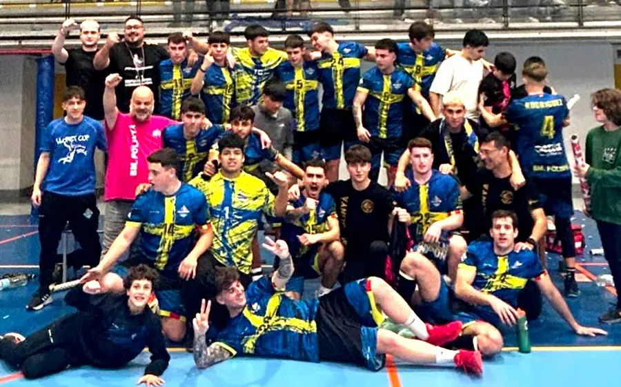Els jugadors del Polinyà B després de l'ascens