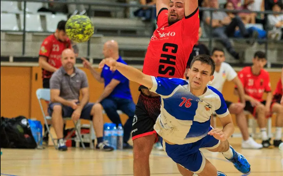 Imatge del Sabadell B - Santllo B de la temporada passada, protagonistes per separat de dos dels partits més interessants de la jornada