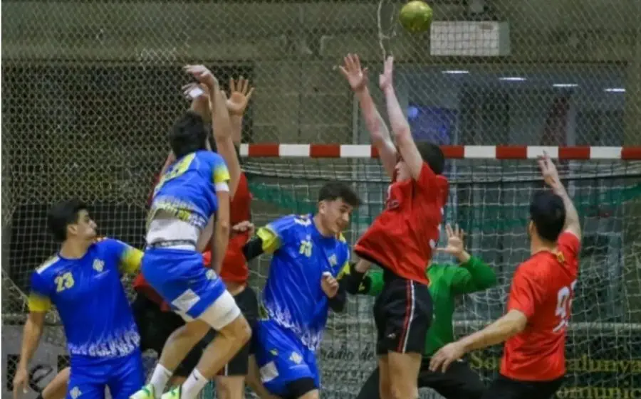 El Sarrià B va guanya el derbi al pavelló Lluís Bach davant del GEiEG