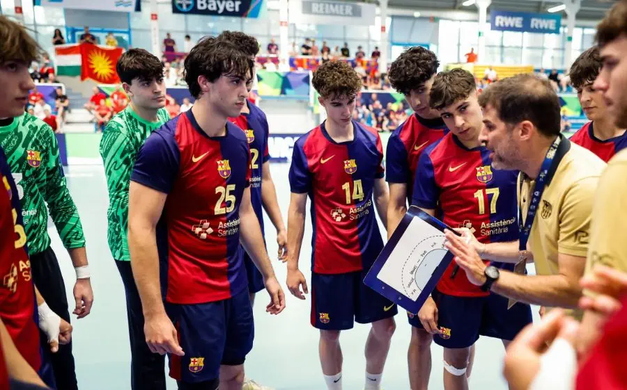 Dani Ariño donant instruccions als seus jugadors a la semifinal