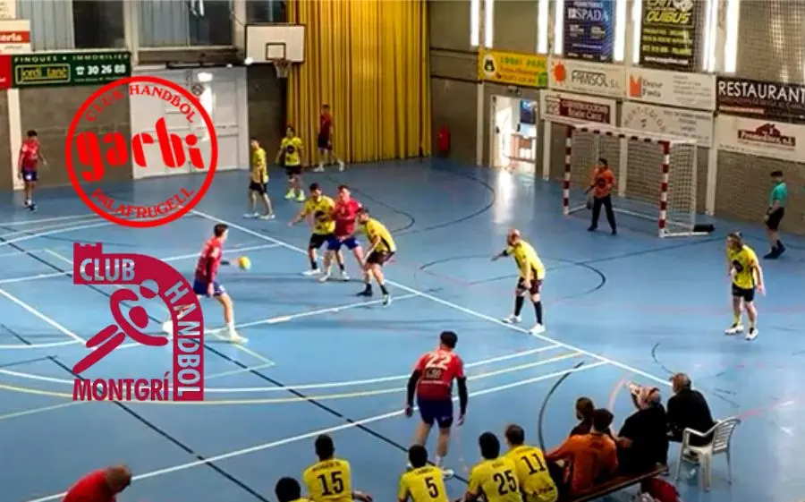 Imatgs d'un partit del primer equip al Garbí Arena
