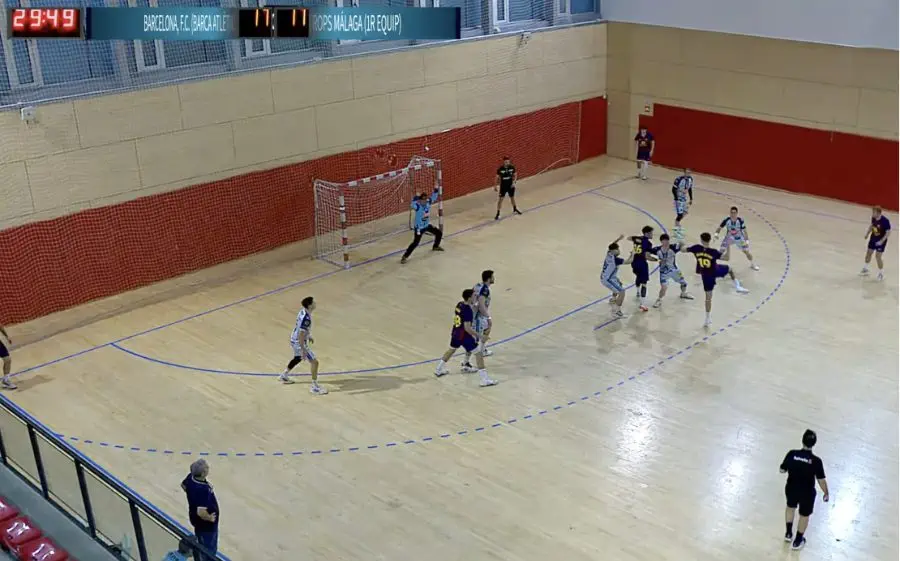 Holting va fer el 18-17 per posar per primera vegada el Barça Atlètic per davant