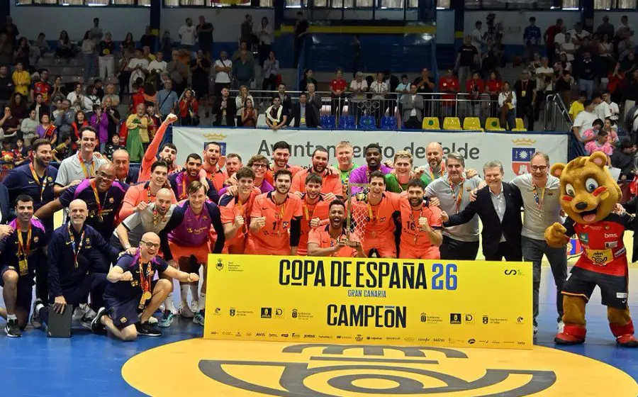 El Barça després de recollir el trofeu de campió