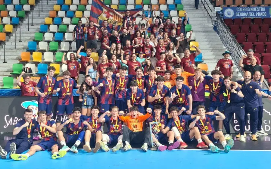 El Barça juvenil després d'assolir el títol al Quijote Arena